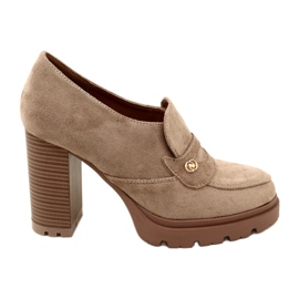 Evento Mocasines de moda en la plataforma y barra beige.