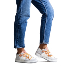 Deportivas Aucoin grises con cordones naranjas blanco