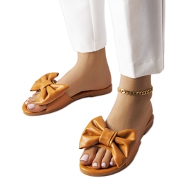 Elegantes sandalias marrones con lazo de Garnier marrón