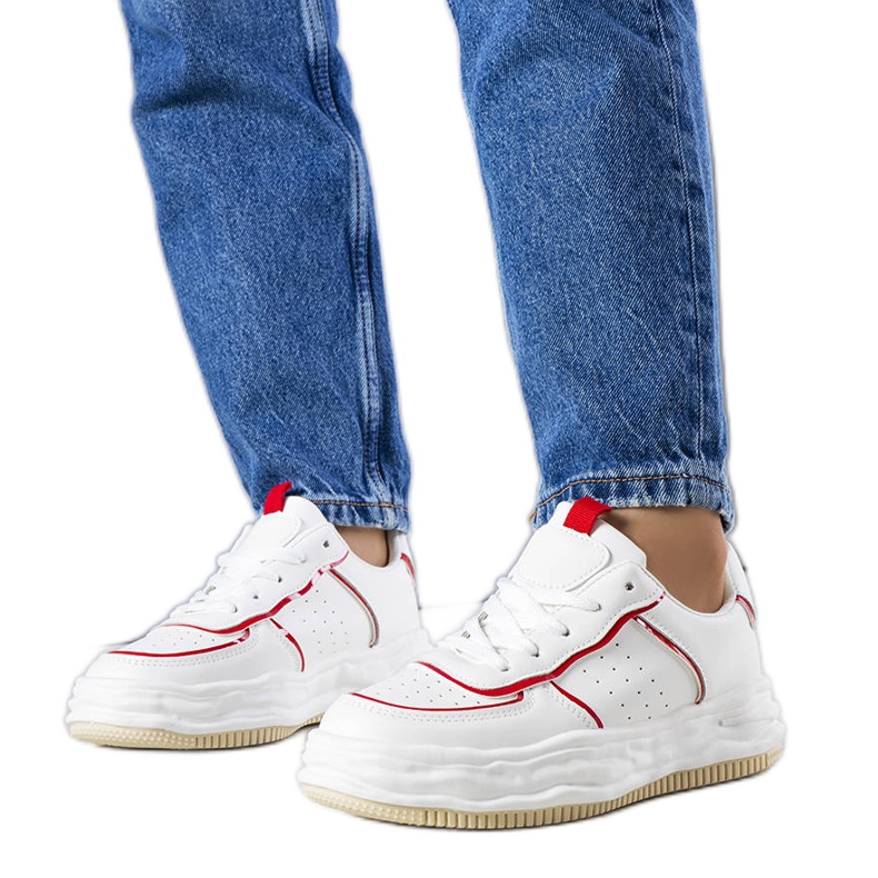 Zapatillas blancas con inserciones rojas de Nettie. blanco Zapatillas blancas con inserciones rojas de Nettie. blanco