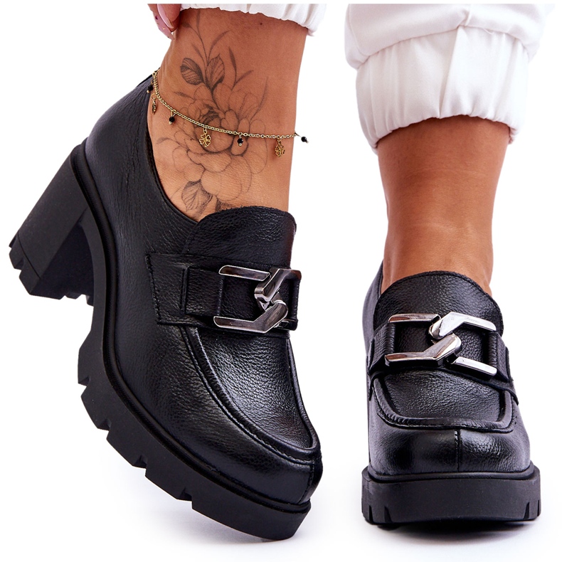 Lemar Elegantes zapatos brogue en un talón con decoración Harmell negra negro