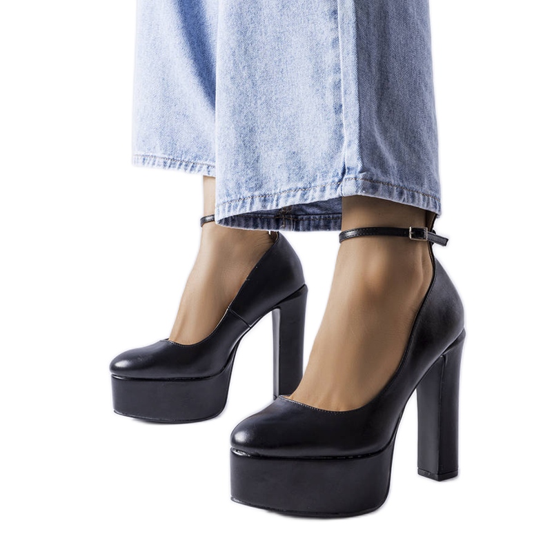 Zapatos negros de tacón alto de Hervé