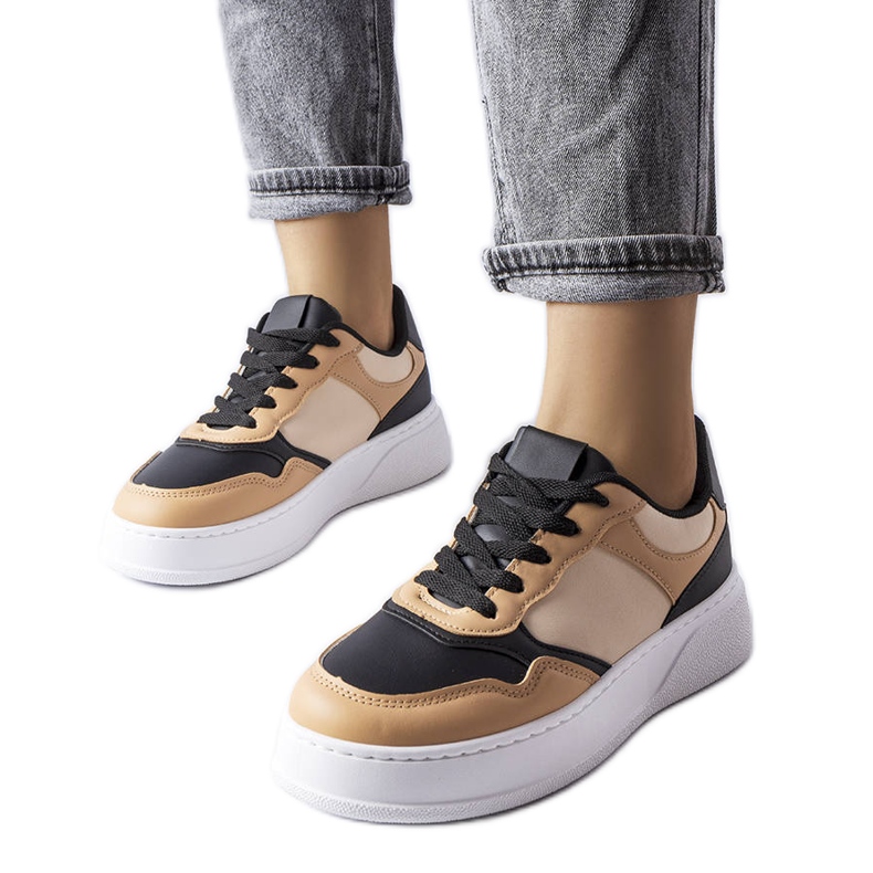 Botas negras y beige con suela más gruesa de Baron Botas negras y beige con suela más gruesa de Baron