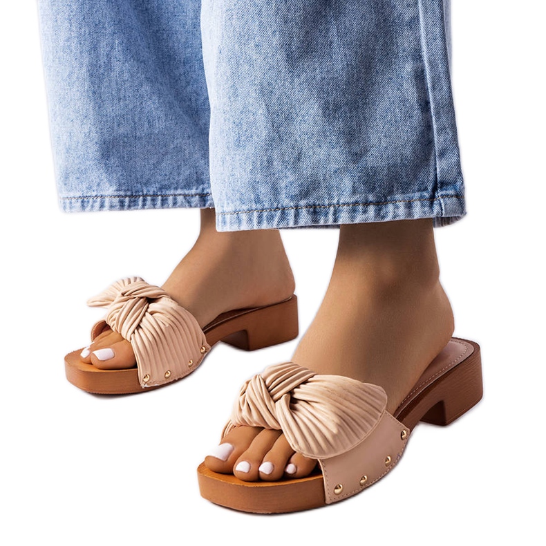 Chanclas beige de tacón bajo de Rochefort