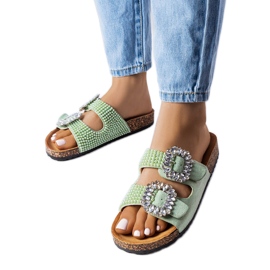 Chanclas verdes decoradas con pedrería Racine