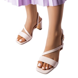 Sandalias Beaulac de charol en beis beige