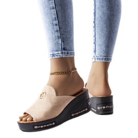 Vinceza Sandalias beige con cuña alta de Vincez