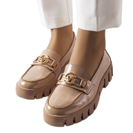 Venezia Mocasines lacados en beige de Vinceza