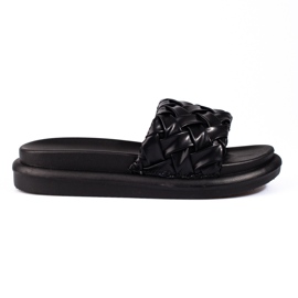 Zapatillas negras sobre una gruesa plataforma Shelovet negro