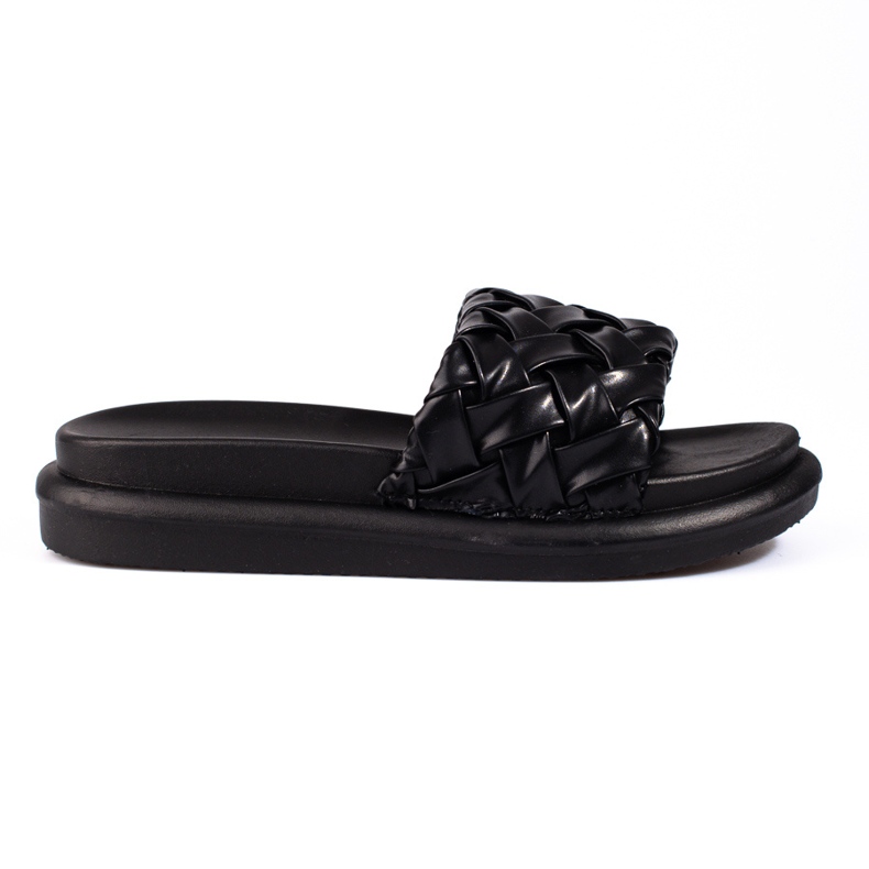 Zapatillas negras sobre una gruesa plataforma Shelovet negro