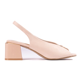 Sandalias de gamuza de mujer elegante beige en el post Shelovet