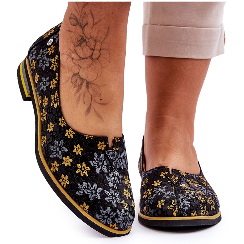 Zapatos de cuero Maciejka Flores Amarillas 05035-38 Negro