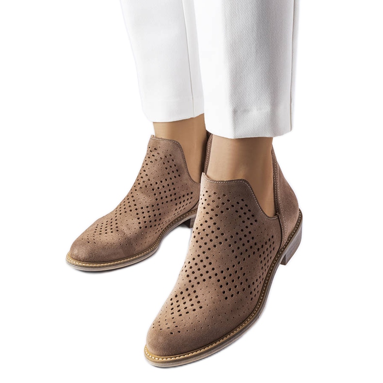 BM Botines Karino piel calada marron marrón