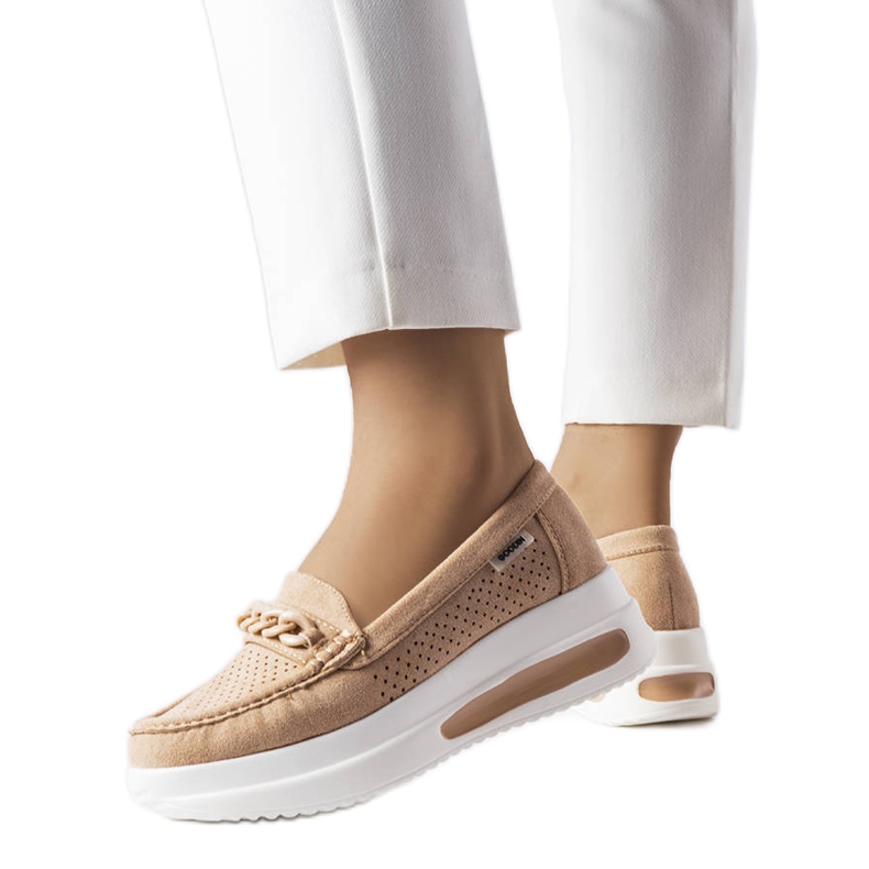 BM Mocasín beige con cadena