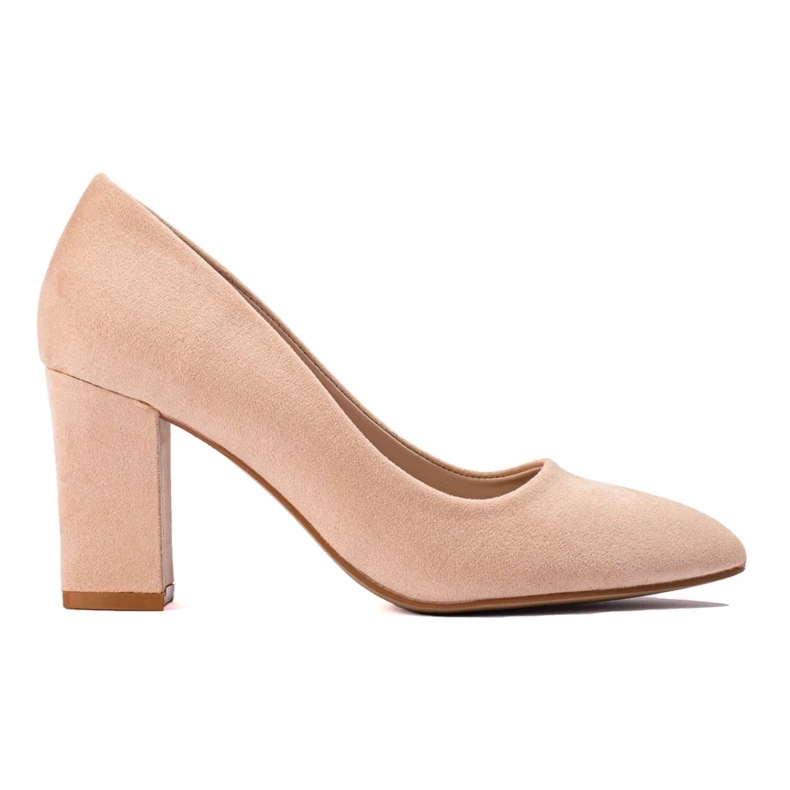 Bombas de mujer beige en el bloque Shelovet. Bombas de mujer beige en el bloque Shelovet.