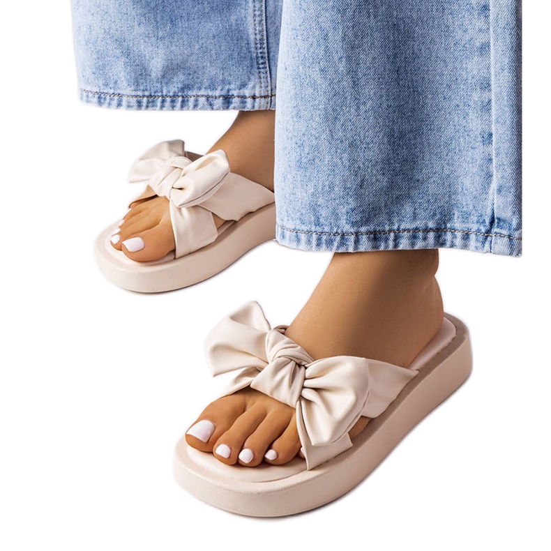 Sandalias beige con plataforma y lazo de Edvard