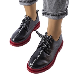 Zapatos brogue negros con suela en contraste de Hanifan