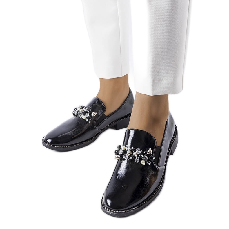BM Zapatos lacados en negro con cristales de Bonne