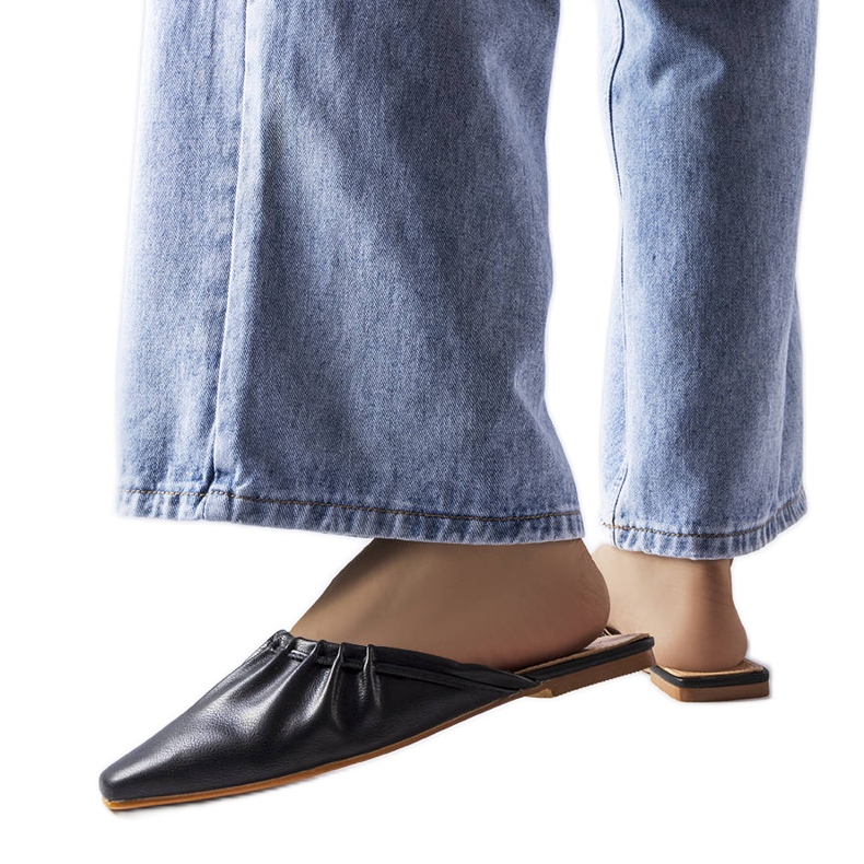 Sandalias negras con volantes en los dedos de Aasiaat negro Sandalias negras con volantes en los dedos de Aasiaat negro