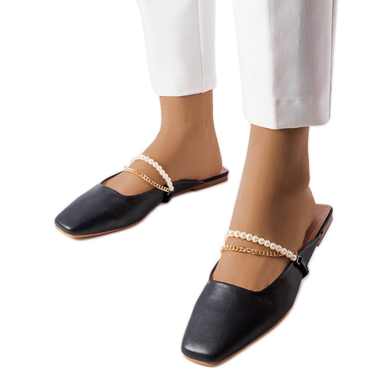 Sandalias negras con perlas y cadena de Langle negro
