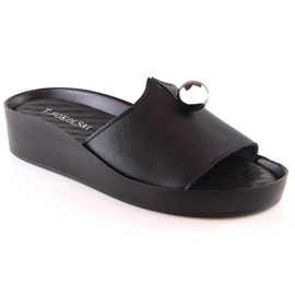 Babucha mujer en piel negra T.Sokolski L22-312 negro
