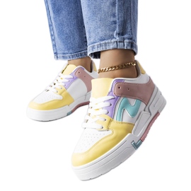 Zapatos rosas y amarillos con una suela más gruesa de Harter blanco