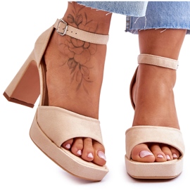 Sandalias Clásicas Ante Plataforma Beige Con Clase