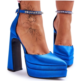 Bombas De Moda En Un Talón Azul Santoro