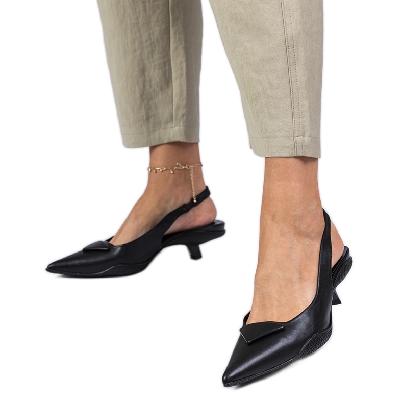 Sandalias negras de tacón bajo de Gougeon. negro