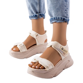 News Sandalias deportivas con plataforma beige de Tampa