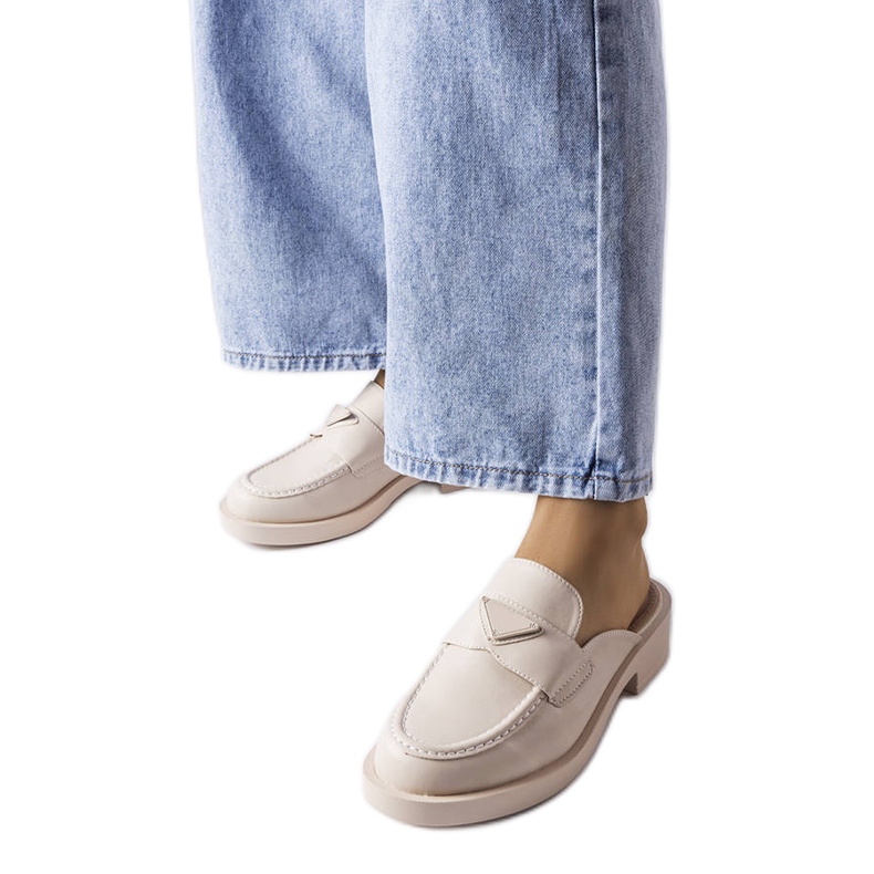 Chanclas Berkshire beige con puntera cerrada