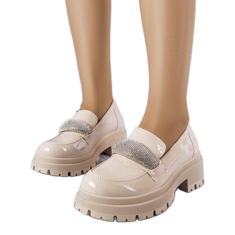 Zapatos brogue lacados en beige con circonitas cúbicas de Mouss