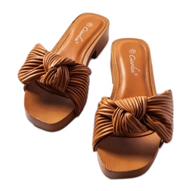 Chanclas tacón bajo Rochefort marrón