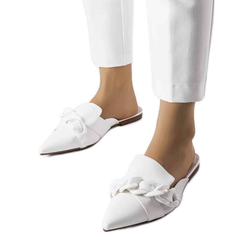 Elegantes sandalias blancas con cadena de Patenaude blanco Elegantes sandalias blancas con cadena de Patenaude blanco
