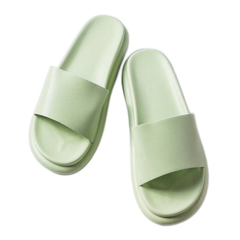 Zapatillas verdes en la plataforma Paquette