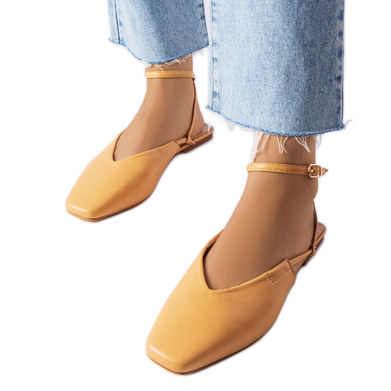 Sandalias cerradas beige