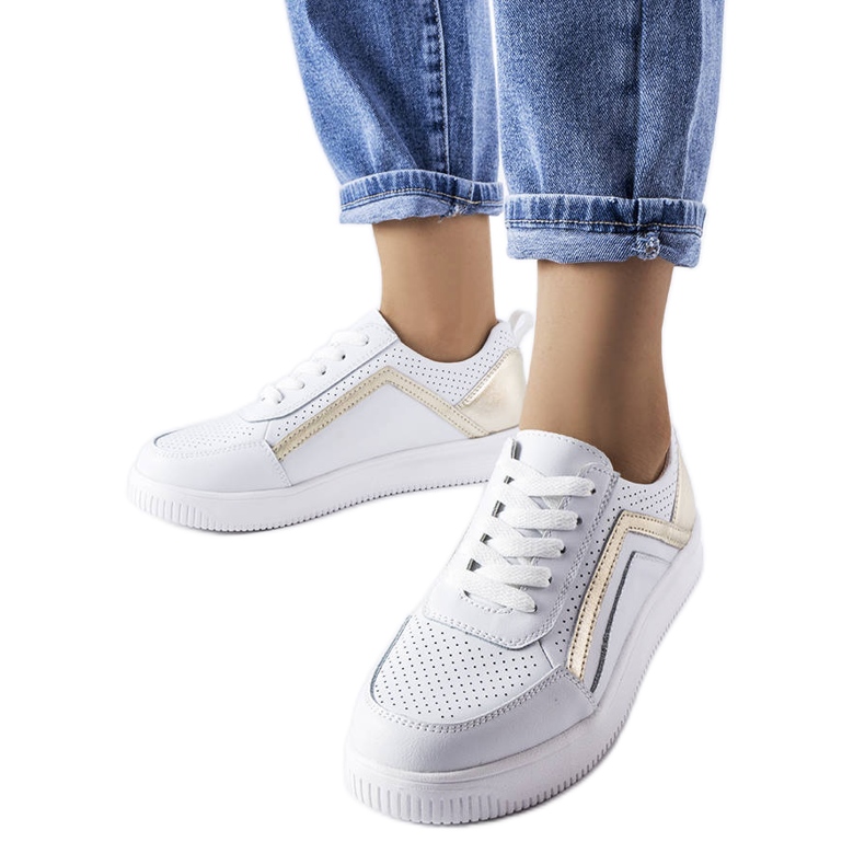 Zapatos blancos de piel con perforaciones de Gilles