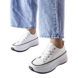 Zapatillas deportivas blancas en la plataforma McKeylor blanco