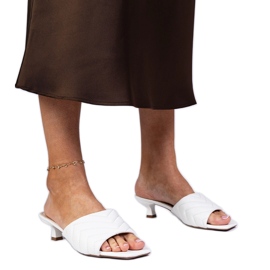 Chanclas blancas de tacón bajo blanco