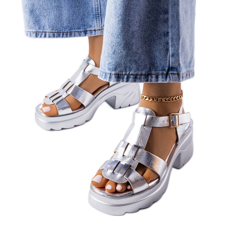 Sandalias plateadas con tacón cuadrado de Sunset plata