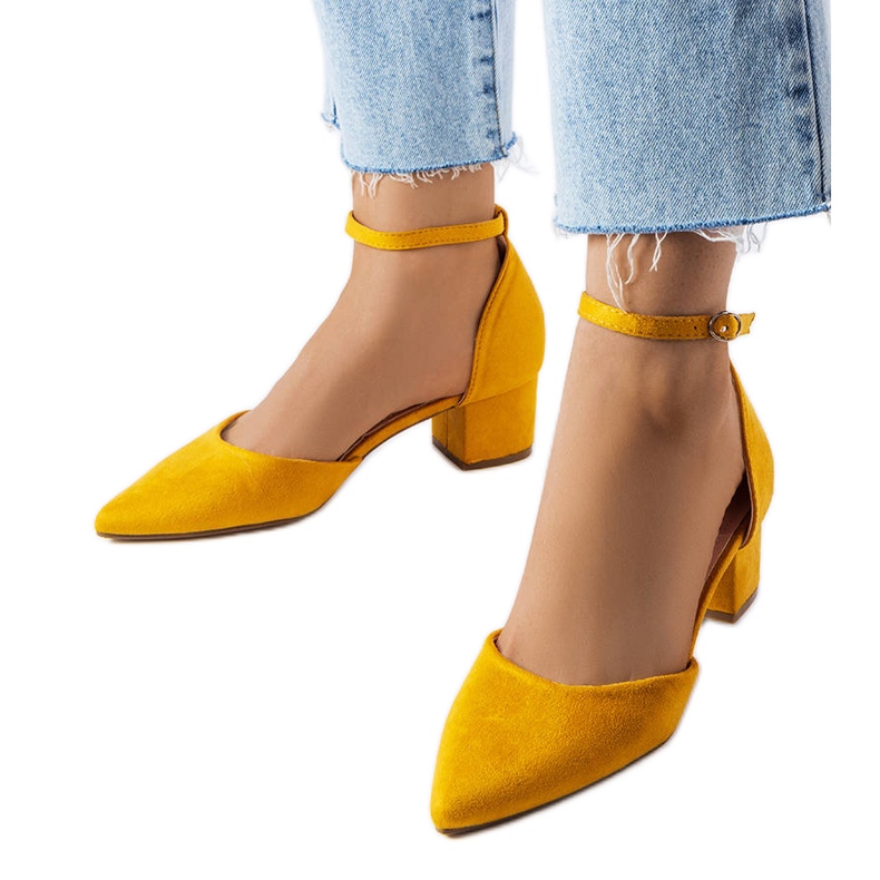Zapatos de tacón amarillos de Annely