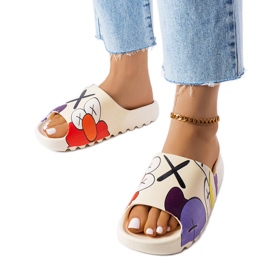 Chanclas beige con dibujo y estampados