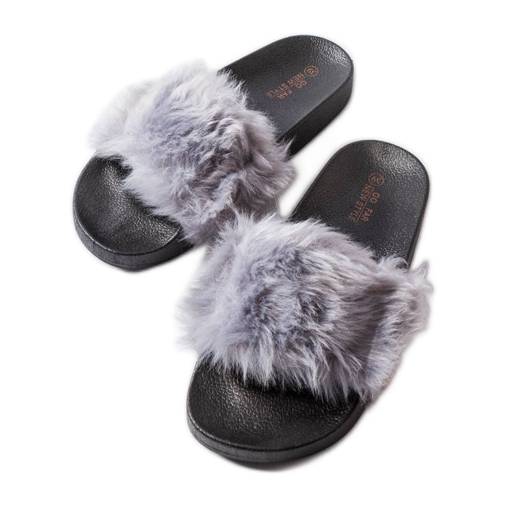 Babuchas grises con pelo de Genevre Babuchas grises con pelo de Genevre