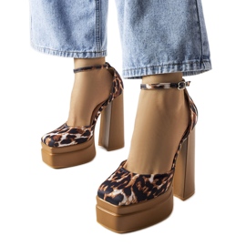 Zapatos marrones de tacón alto de Romines marrón