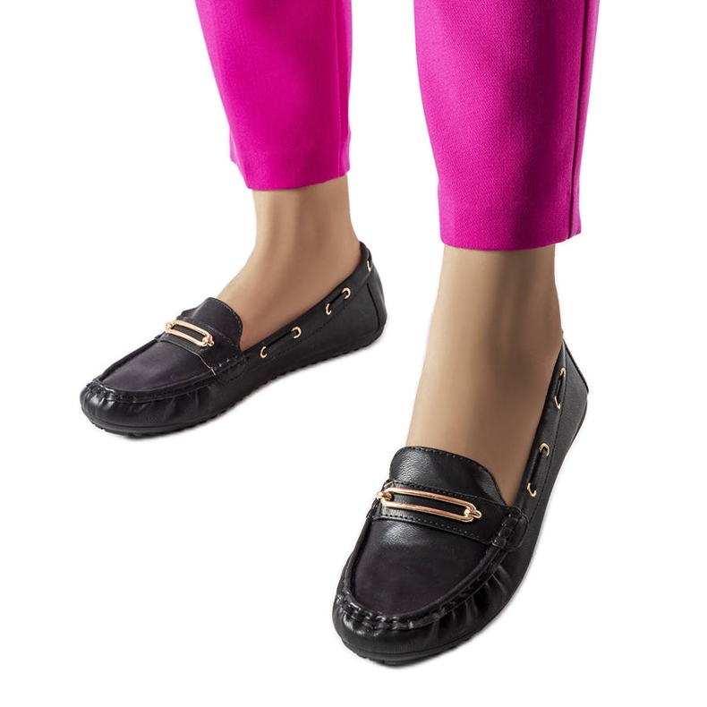 Mocasín negro decorado con aplique Seattle