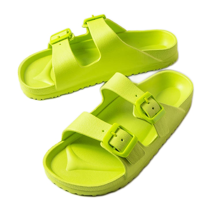 Chanclas de goma verdes con hebillas de Eugene