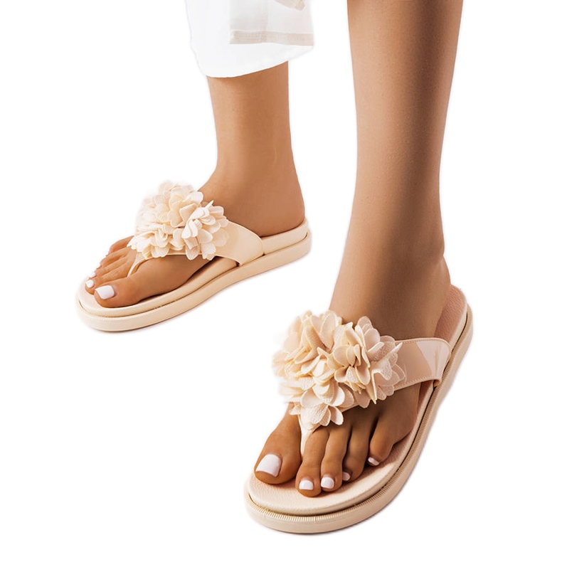 Chanclas beige decoradas con flores Caresse Chanclas beige decoradas con flores Caresse