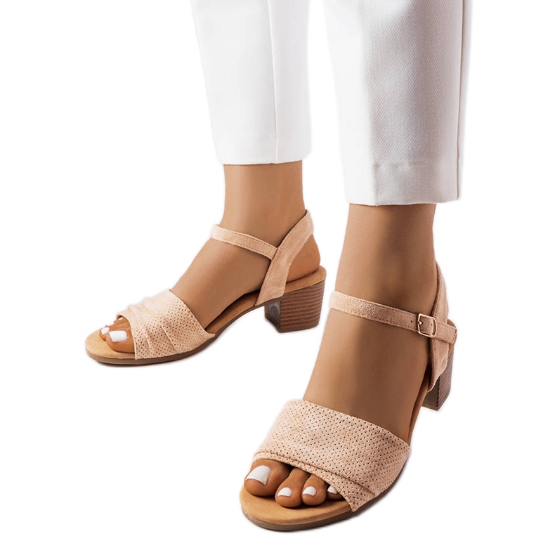 Sandalias beige de tacón bajo de Broom