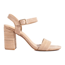 Sandalias beige de mujer con tacón decorativo de Shelovet