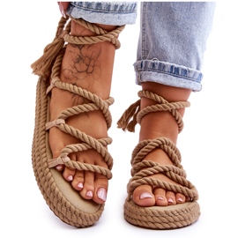 Sandalias Atadas Sobre Una Plataforma Gruesa Beige Oscuro Can't Wait